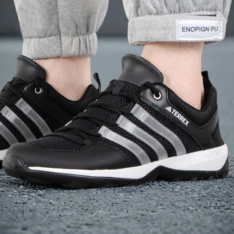 阿迪达斯男款户外露营运动鞋