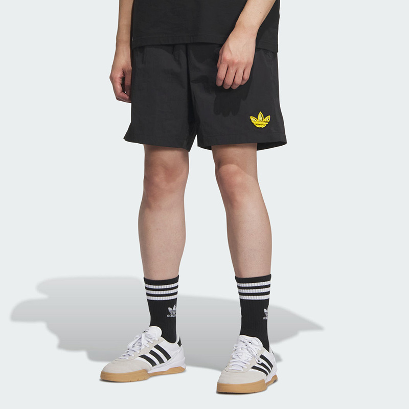 阿迪达斯三叶草男款宽松运动短裤