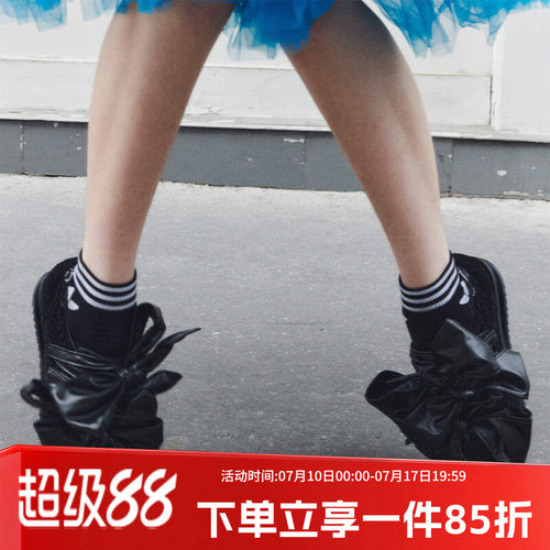阿迪达斯三叶草女款复古运动鞋