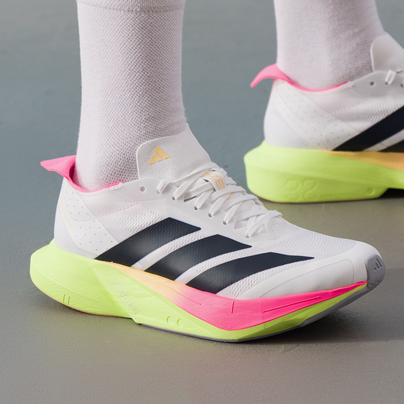 阿迪达斯女款跑步运动鞋