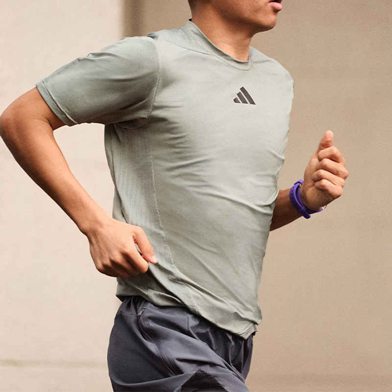 阿迪达斯男款快干透气运动短袖