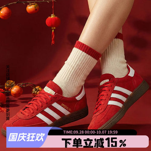 阿迪达斯三叶草女款红色运动板鞋