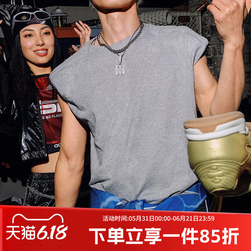 阿迪达斯男款休闲运动短袖