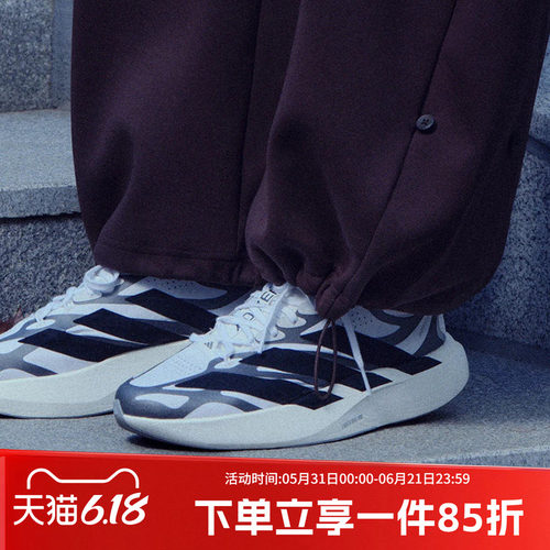 阿迪达斯女款跑步运动鞋