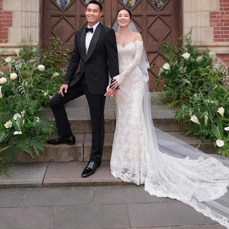 2025新款一字肩长袖蕾丝轻奢高级感修身鱼尾拖尾新娘高定婚纱礼服