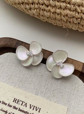 温柔气质滴釉白色花朵耳钉925银针蝴蝶锆石小清新ins风感耳饰