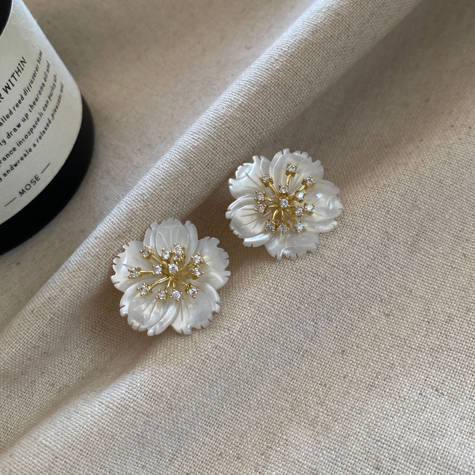 精工高品质锆石贝母花朵耳钉银针轻奢仙女风气质小众高级感耳饰女