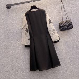 RM20602#早秋大码女装时尚修身纽扣修身套头蝴蝶网纱拼接连衣裙