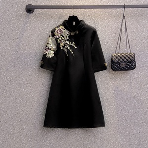 RM20600#大码刺绣复古立领胖mm日常喜庆红色长袖旗袍连衣裙a型