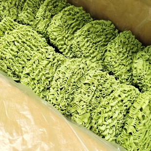 鑫麦地菠菜面商用非油炸散装方便面炒面条麻辣烫火锅专用整箱装
