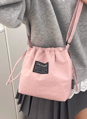 新款韩版ins风原宿少女斜挎水桶包 清新百搭学生手拎零钱手机包