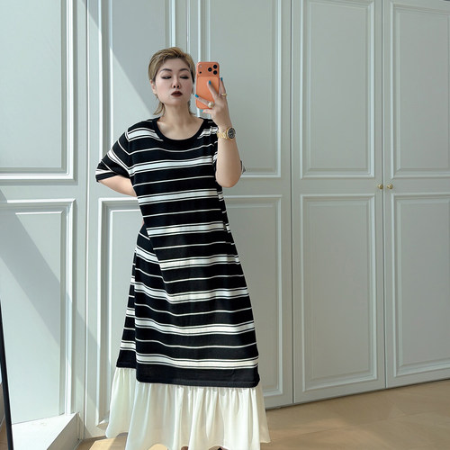 大码女装胖mm黑白条纹连衣裙