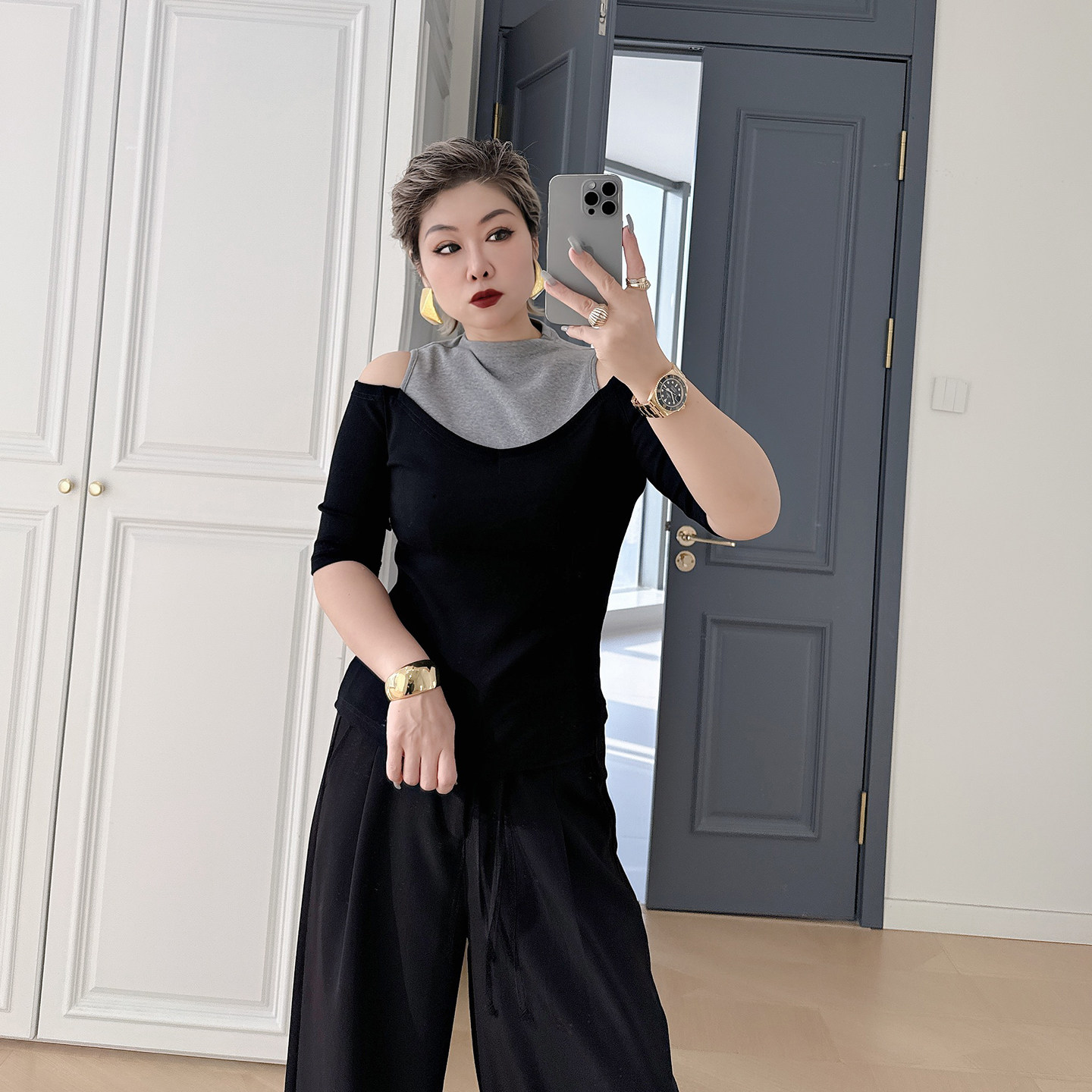 巨好看设计感半高领大码女装露肩拼色t恤200斤胖mm假两件内搭上衣