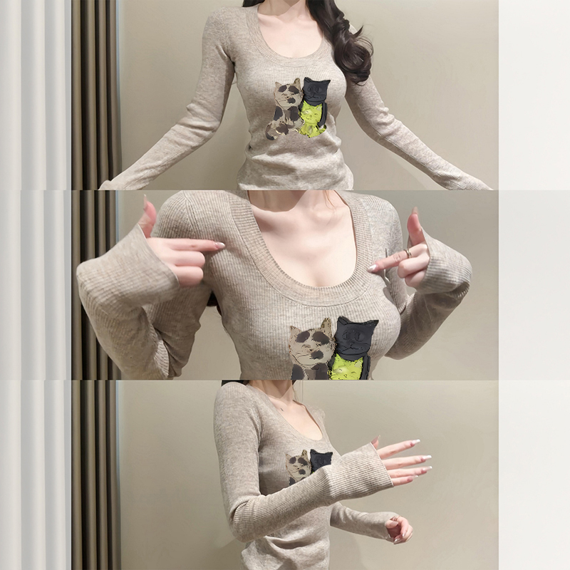 燕麦色卡通印花U领长袖针织衫女