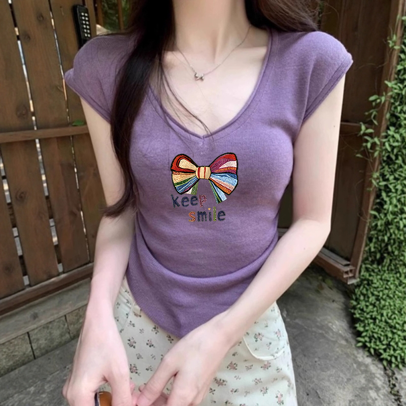紫色蝴蝶结印花V领正肩短袖t恤女