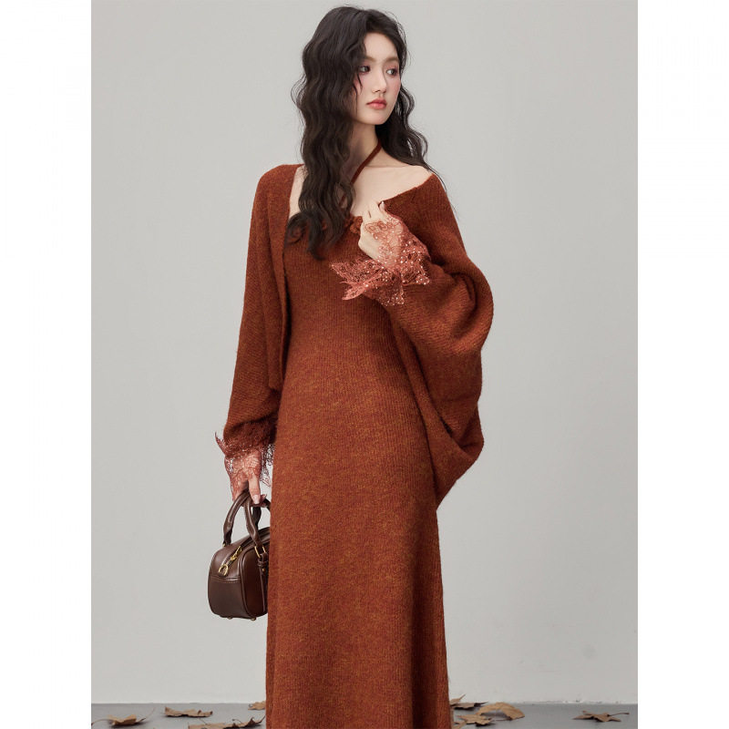 Danise高定 2025年冬季新品 花朵拼接挂脖针织连衣裙披肩两件套
