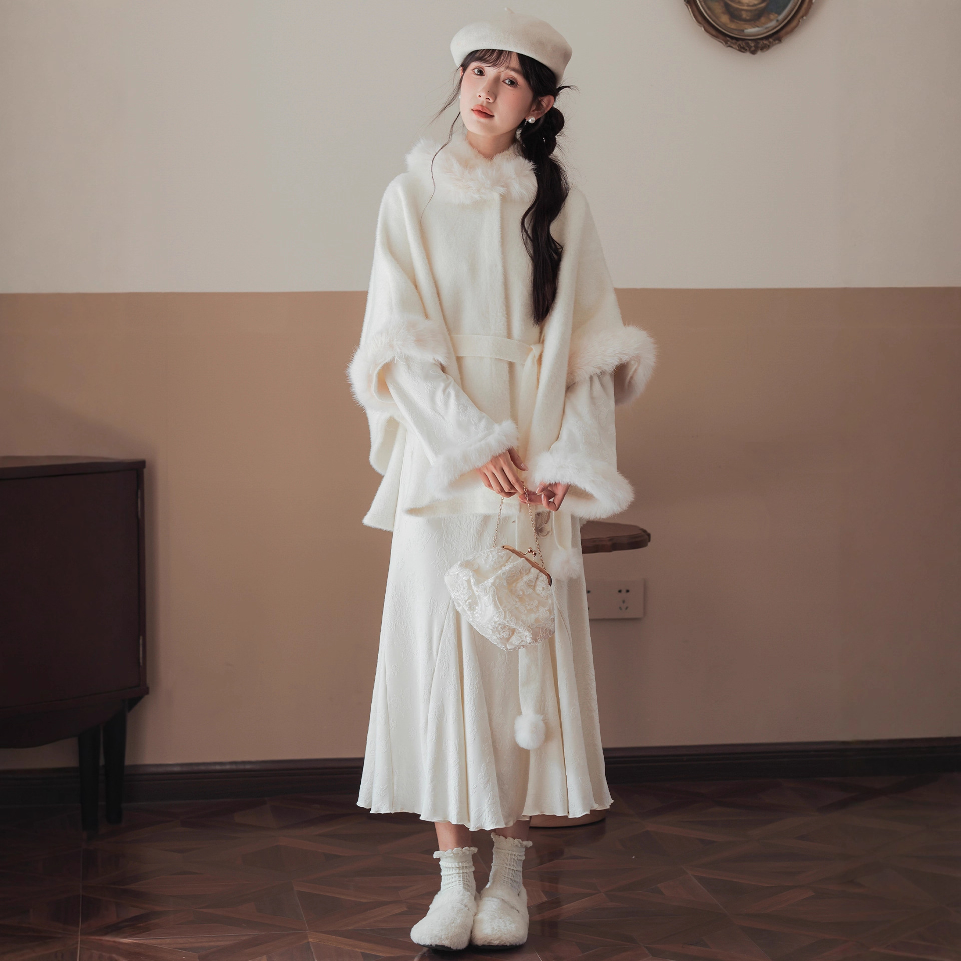 Danise高定 2025年冬季新品 新中式国风毛领斗篷加厚旗袍连衣裙