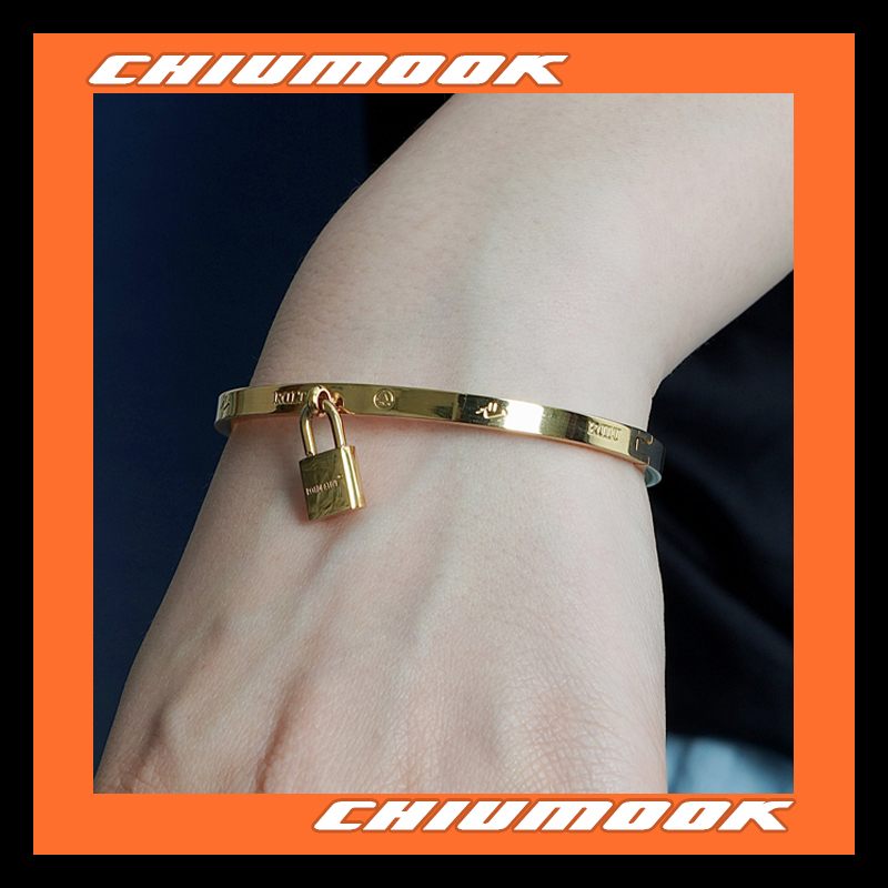 ROAD 笑脸logo金色锁头钛钢情侣手镯款
