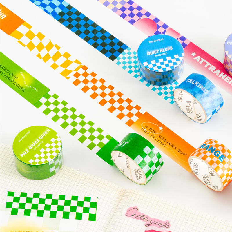 彩色棋盘格和纸胶带拼贴