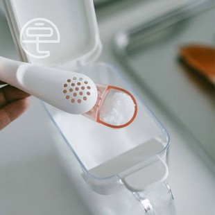 均匀撒粉。日本制进口撒盐撒糖器粗盐胡椒烧烤调料罐粉罐厨房家用