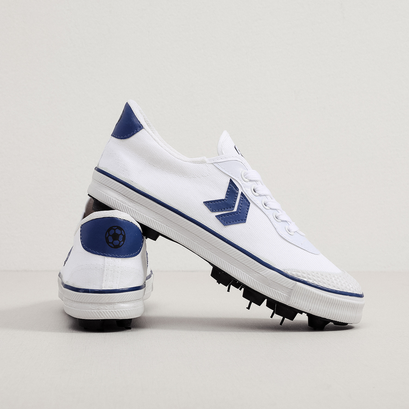 正品经典齐鲁环球牌足球鞋学生训球鞋球鞋橡胶牛筋底足球鞋训练鞋