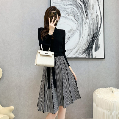 针织连衣裙女仙气2025年秋冬季韩版女装中长款高腰A字打底毛衣裙
