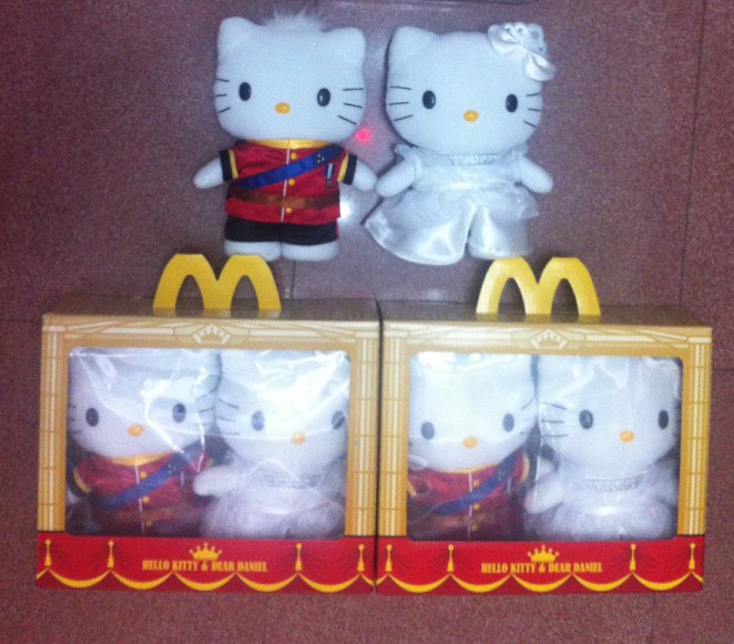 麦当劳玩具凯蒂猫hello kitty结婚纪念礼品压床娃娃车头公仔摆件