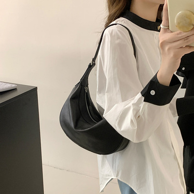 真皮斜挎饺子包女2025新款轻复古小众植鞣羊皮hobo腋下月牙月亮