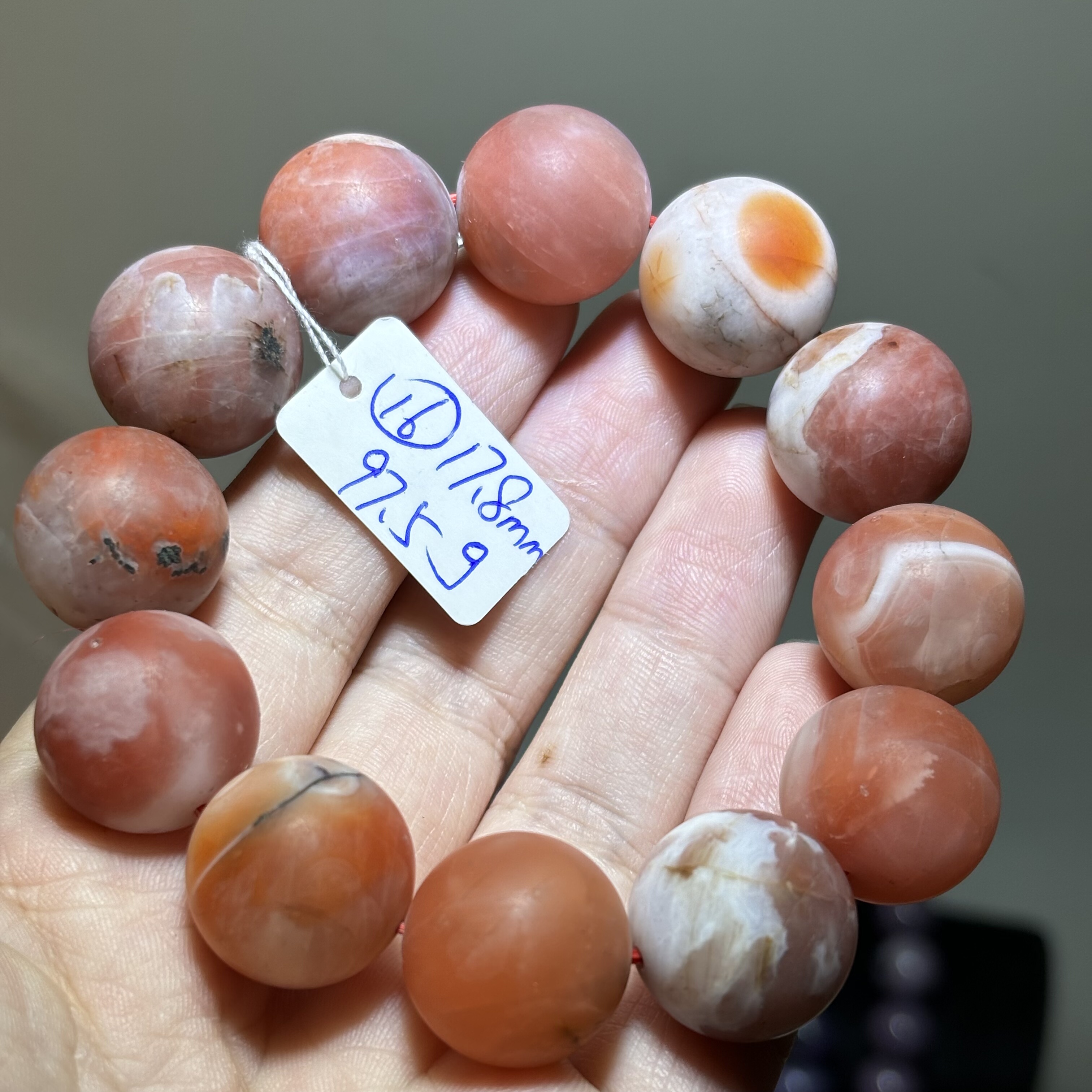 天然南红玛瑙磨砂包浆有黑杂，大颗粒手链一物一图