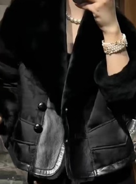 2025冬羊羔毛皮毛一体大翻领拼鹅绒V领皮草提花羽绒服女外套