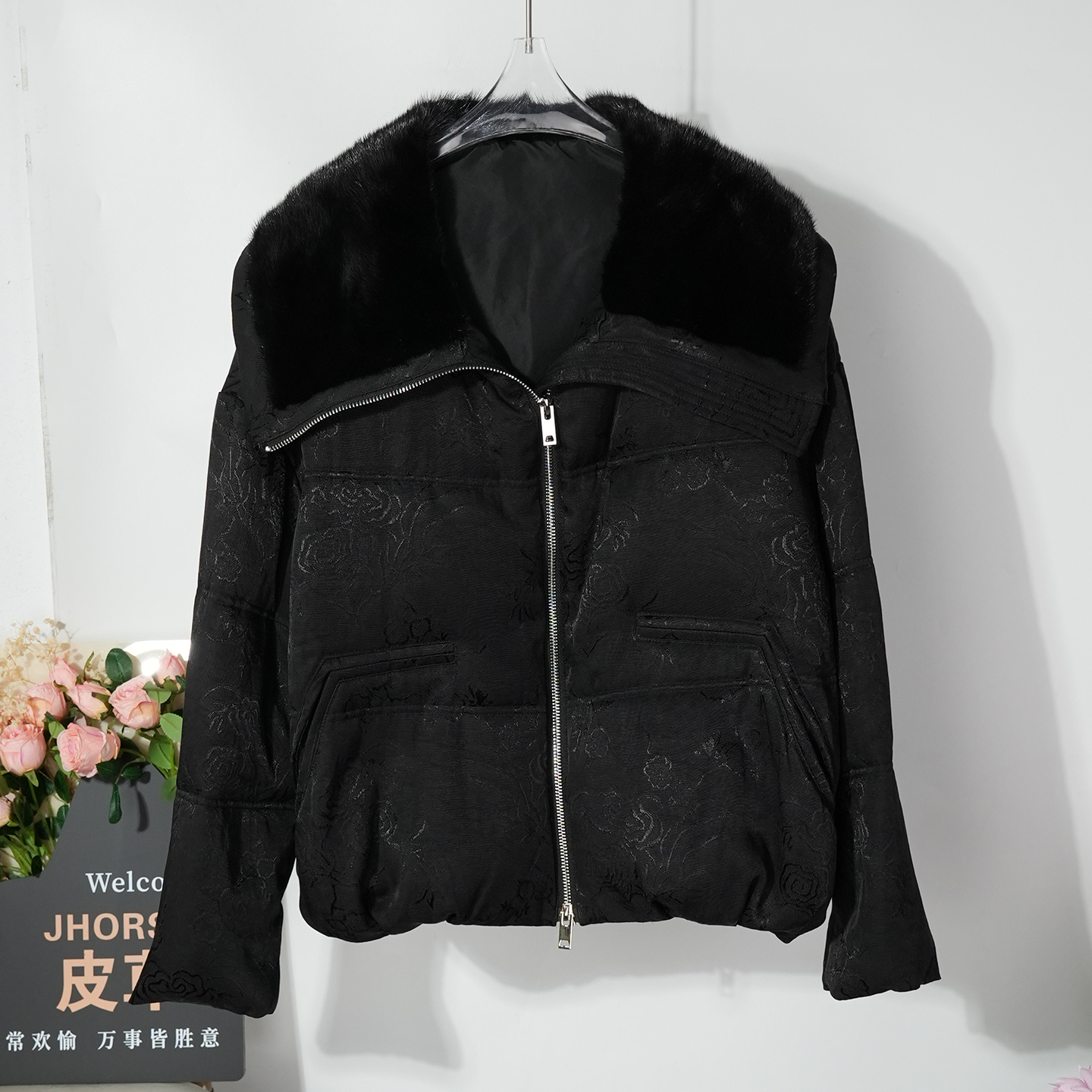 进口水貂毛领大翻领2025冬高级羽绒服女白鹅绒宽松休闲短外套欧货