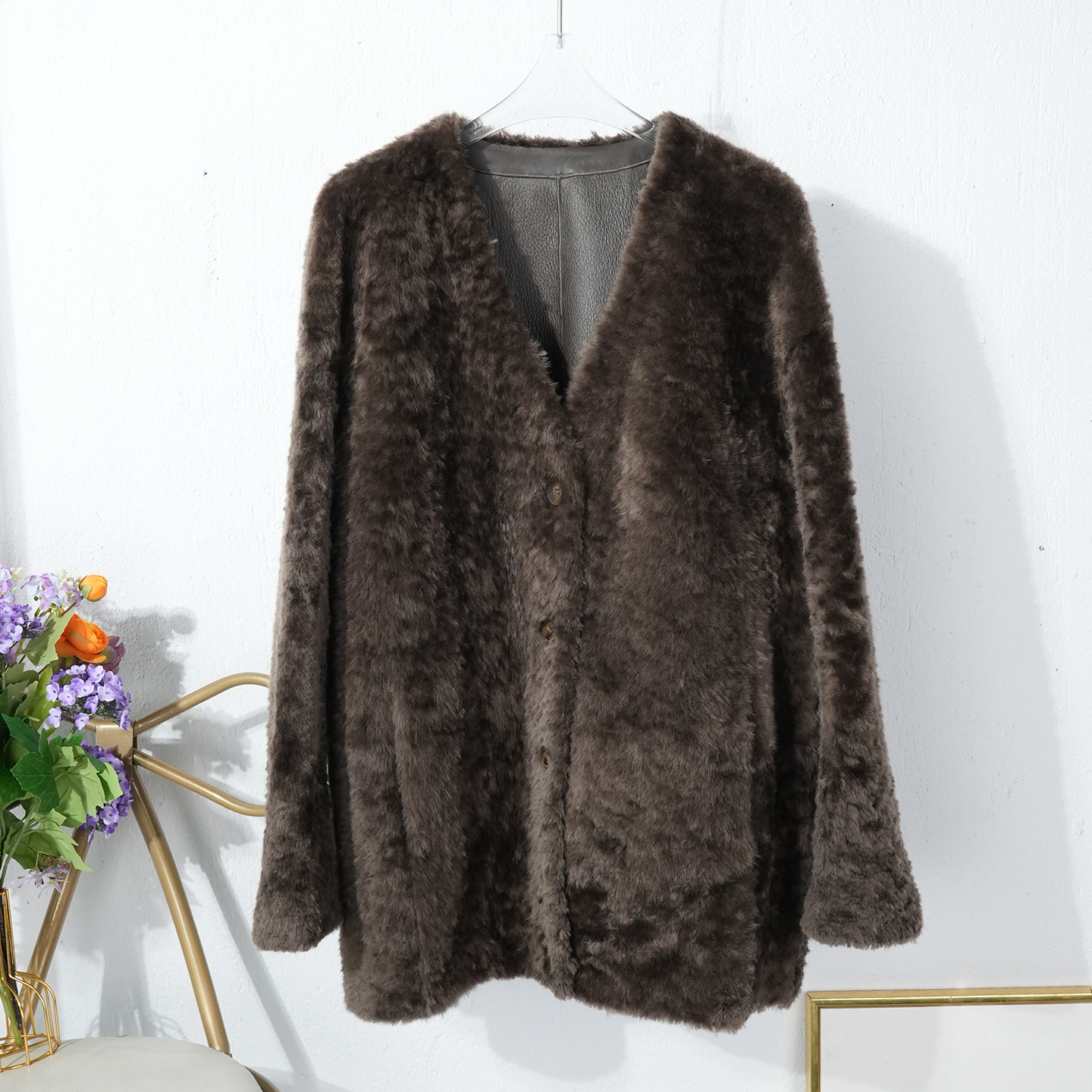 2025冬季高级V领真皮毛一体女士加厚皮草外套宽松中长款整皮大衣