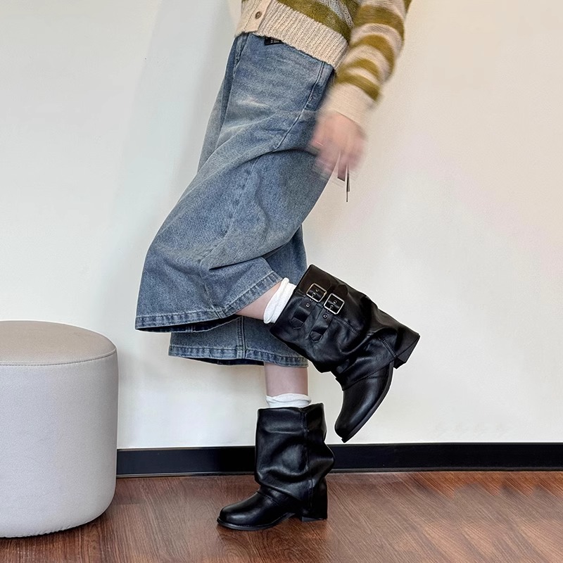 今年流行的高跟短靴女2025夏季