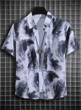 Flip collar printed buckle casual shirt翻领印花系扣休闲衬衫