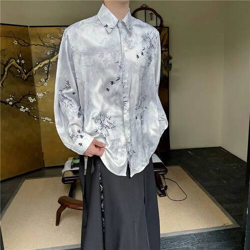 翻领印花纽扣长袖T恤 Flip collar printed long sleeved T-shirt