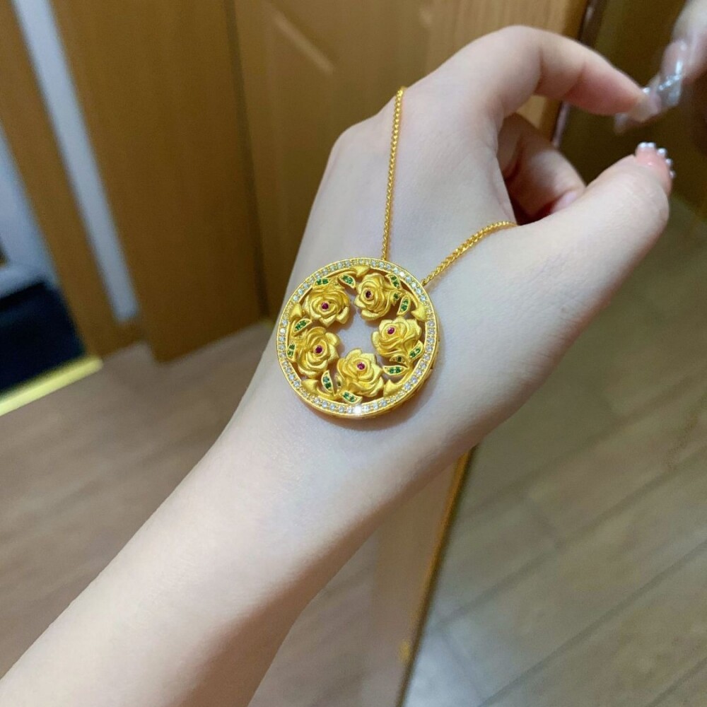 黄金色富贵花环吊坠时尚轻奢高级