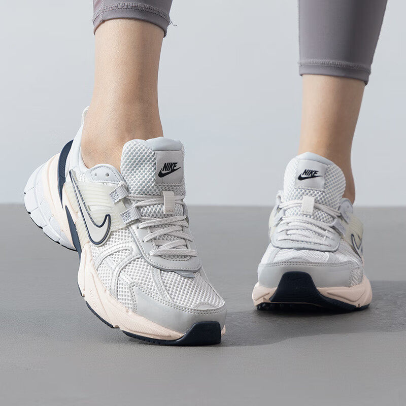Nike/耐克户外登山运动鞋轻便透气女鞋旅行休闲鞋复古跑步鞋