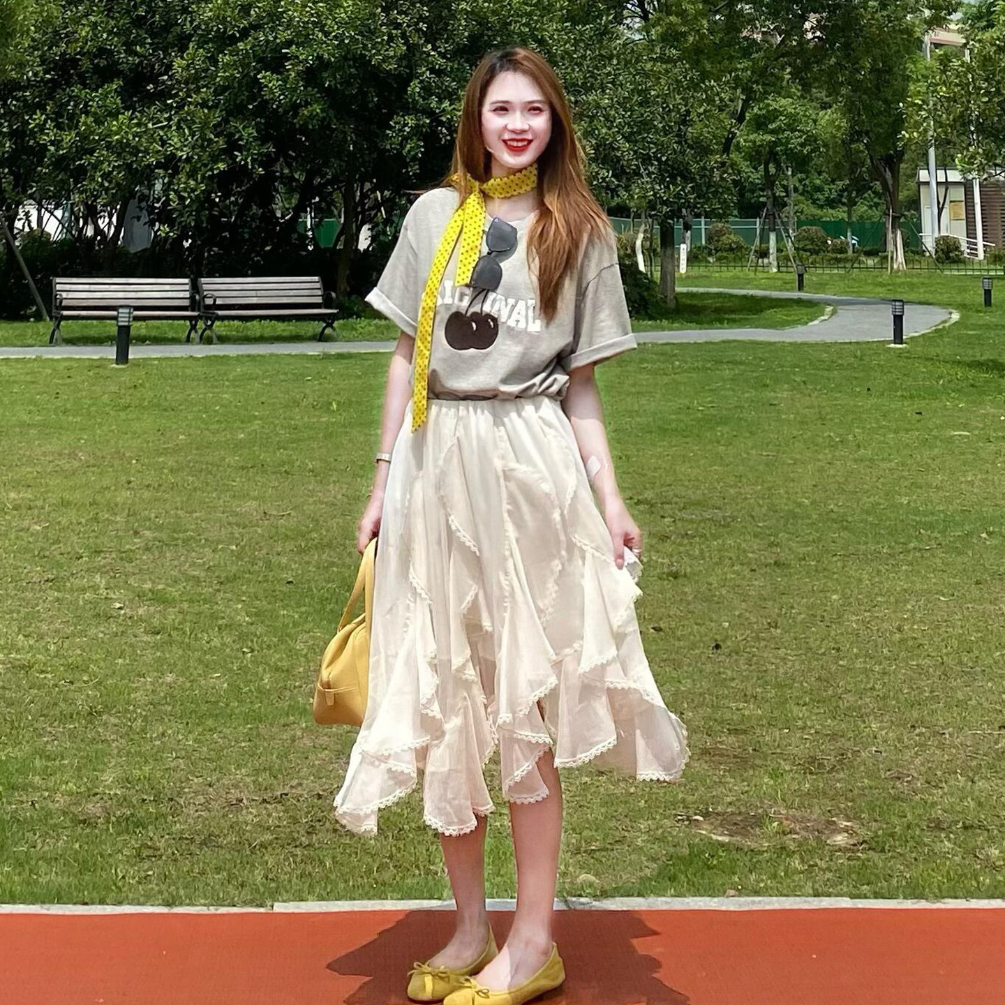 温柔风杏色不规则荷叶边半身裙