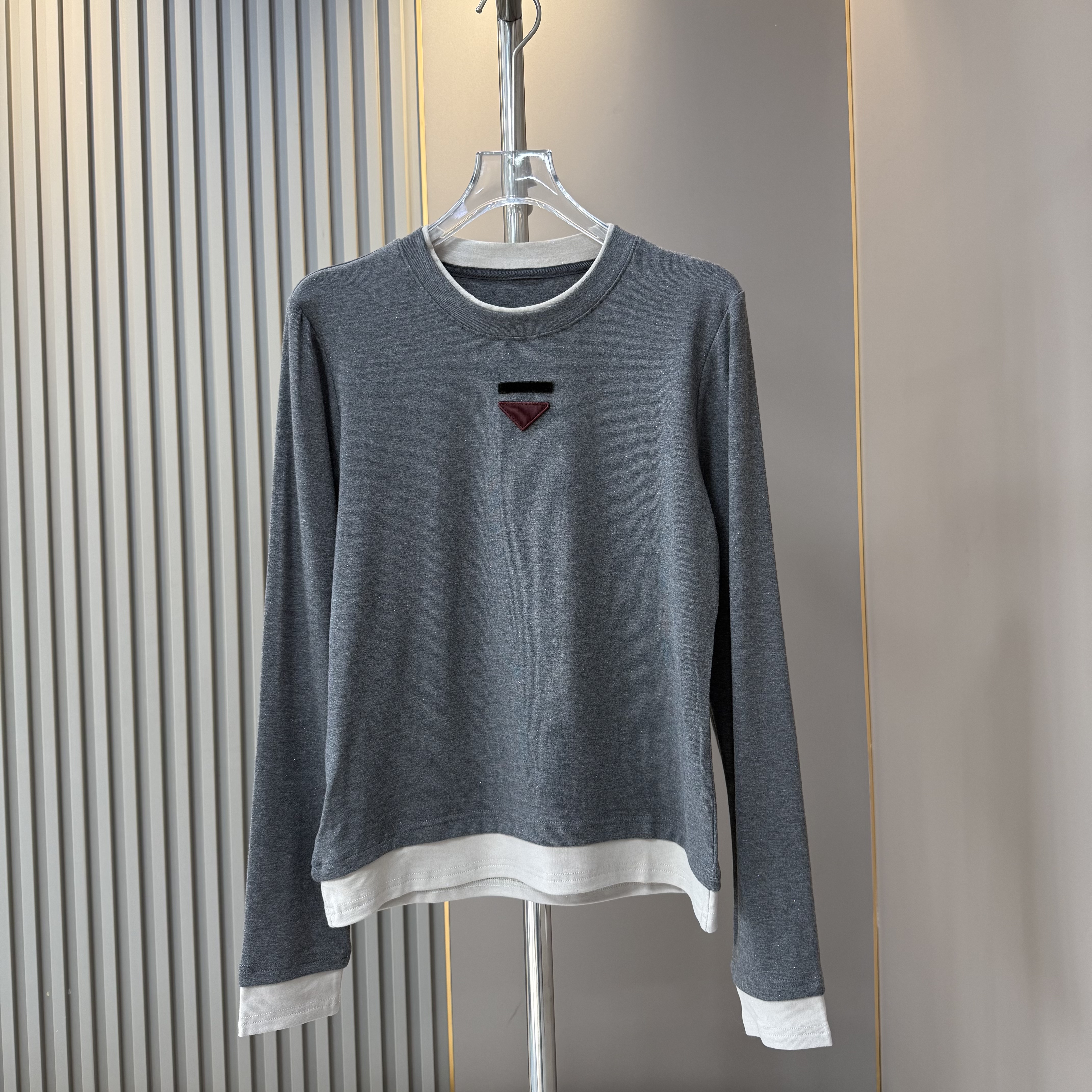 特价清仓 数量不多 圆领三角标拼色假两件长袖T恤女亮闪打底衫