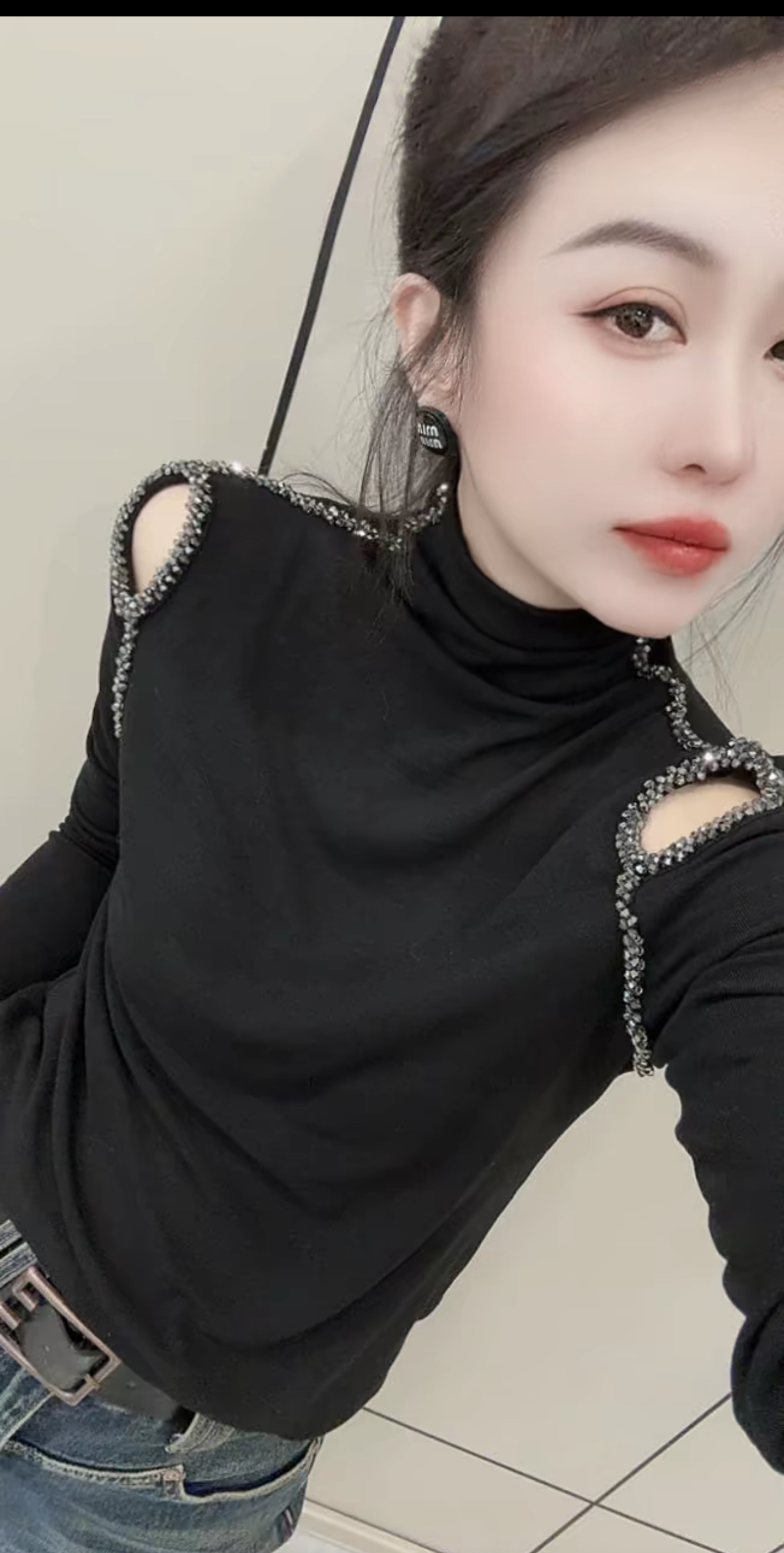 赔钱清仓 数量有限 露肩重工钉珠高领长袖上衣女洋气打底衫