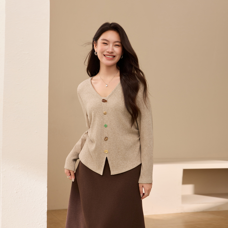 【修身显瘦针织衫】纤莉秀大码女装轻熟V领上衣胖mm2025冬装新款