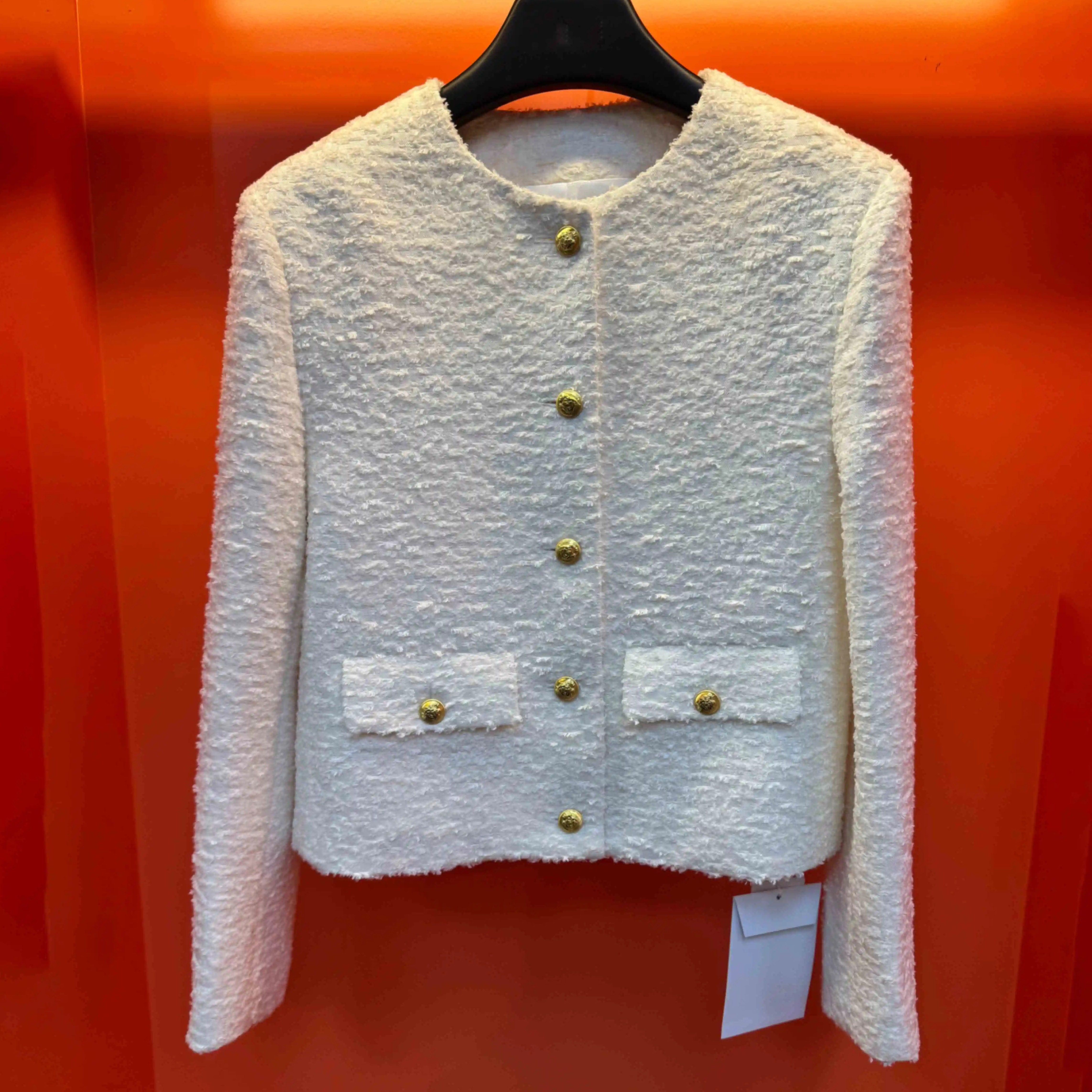 名媛风圆领白色金扣外套女2025年春季新款单排扣气质短款夹克上衣