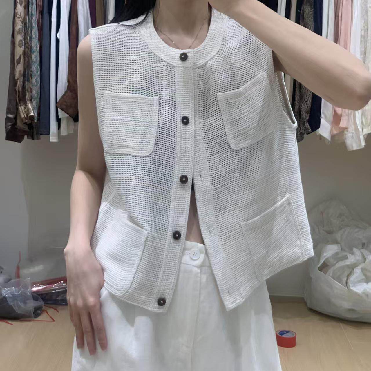 老钱风气质百搭镂空圆领马甲女