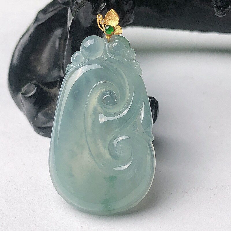 缅甸天然A货翡翠玉坠带证书-18K金镶嵌冰种天空蓝精雕如意吊坠