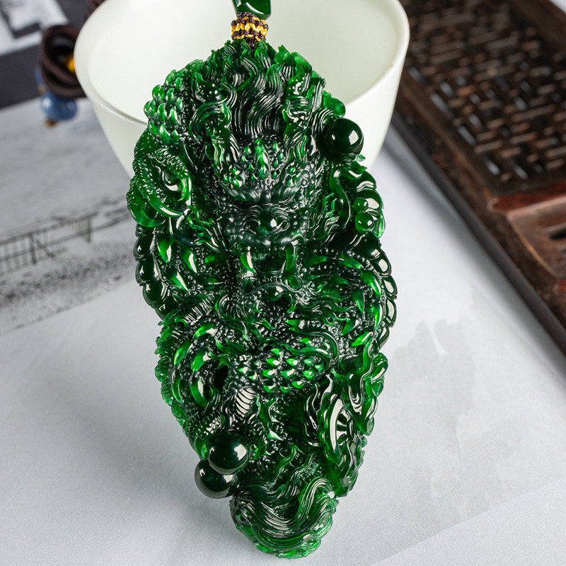 冰种辣绿翡翠龙牌吊坠 天然 A 货龙纹玉石 护身招财挂件
