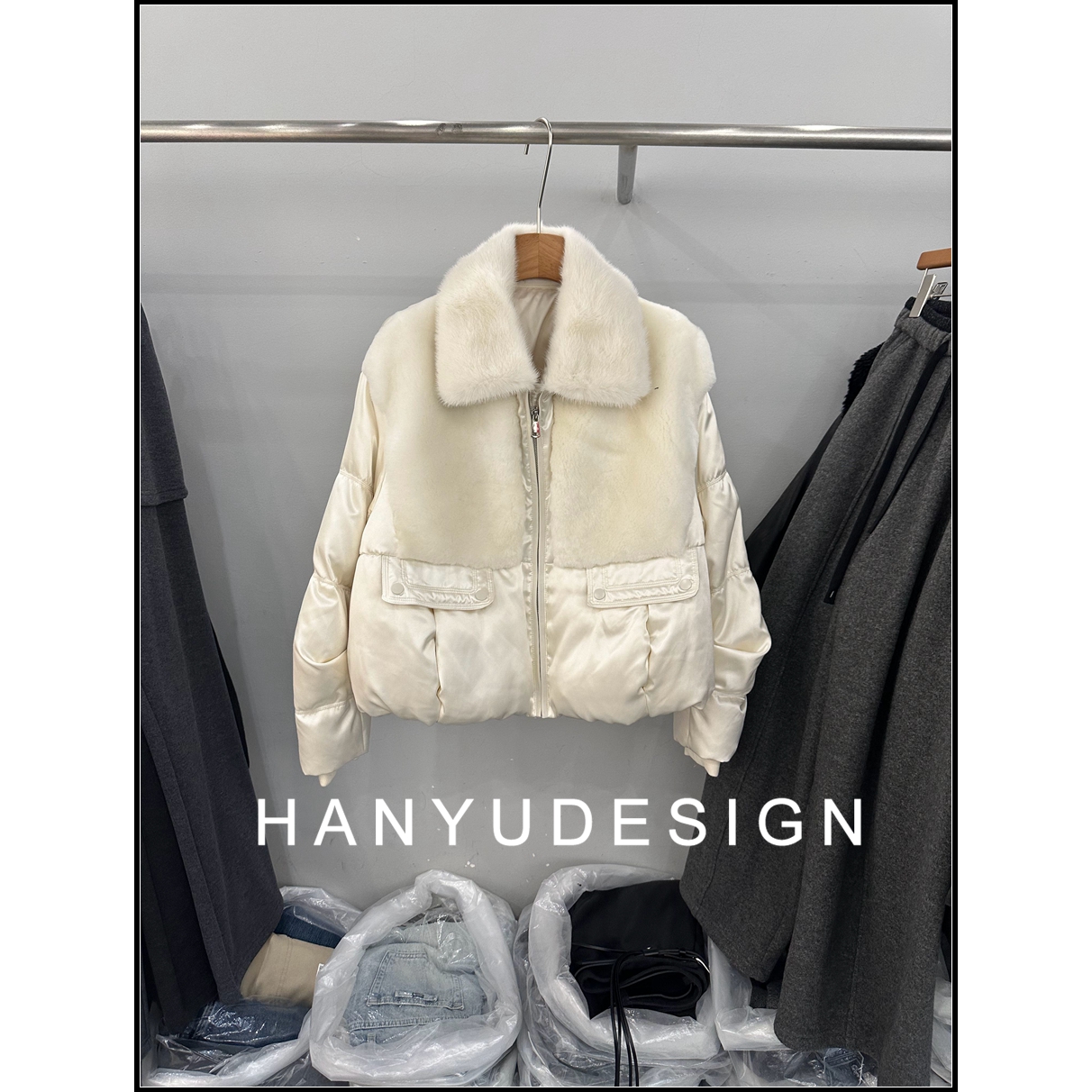 蚕丝水貂拼接精致羽绒服