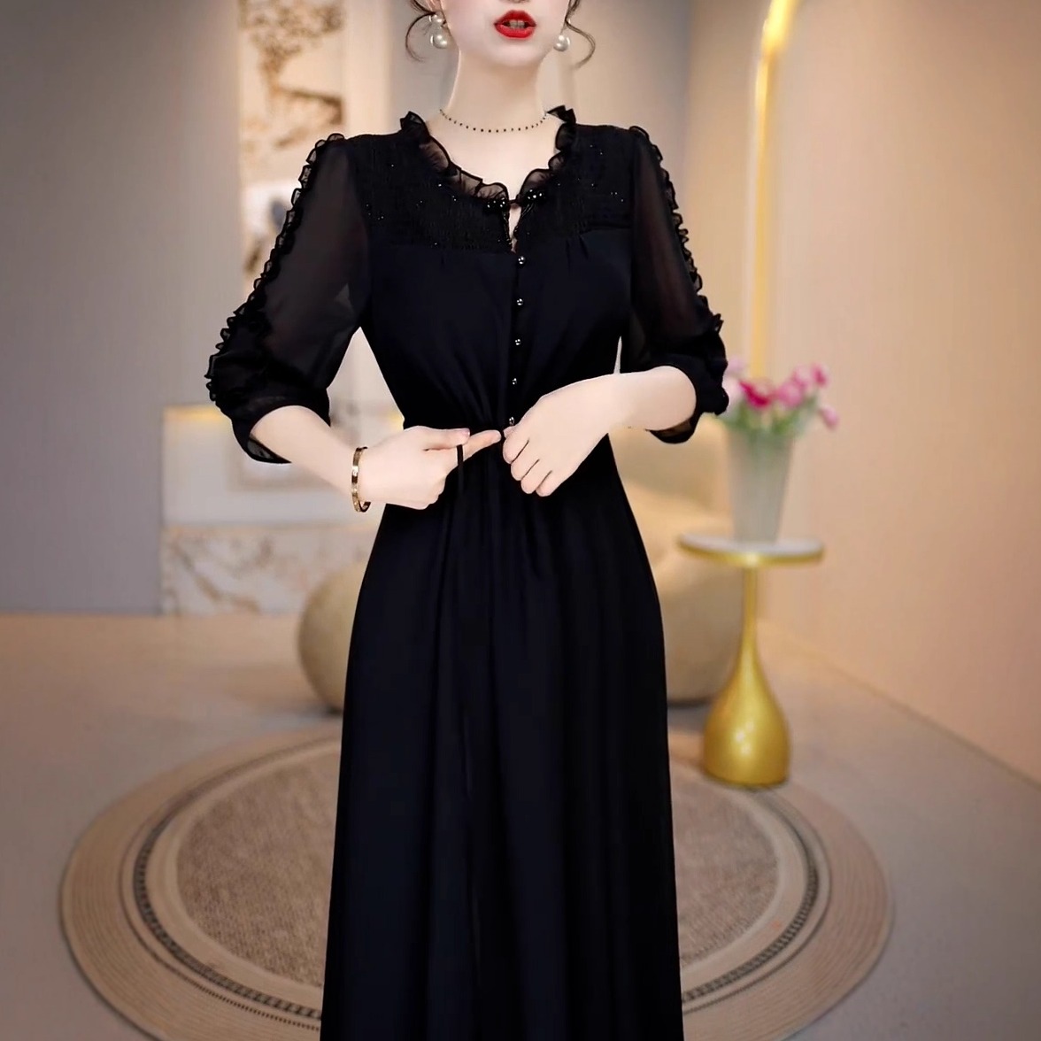 时尚轻奢高级感名媛气质小黑裙女