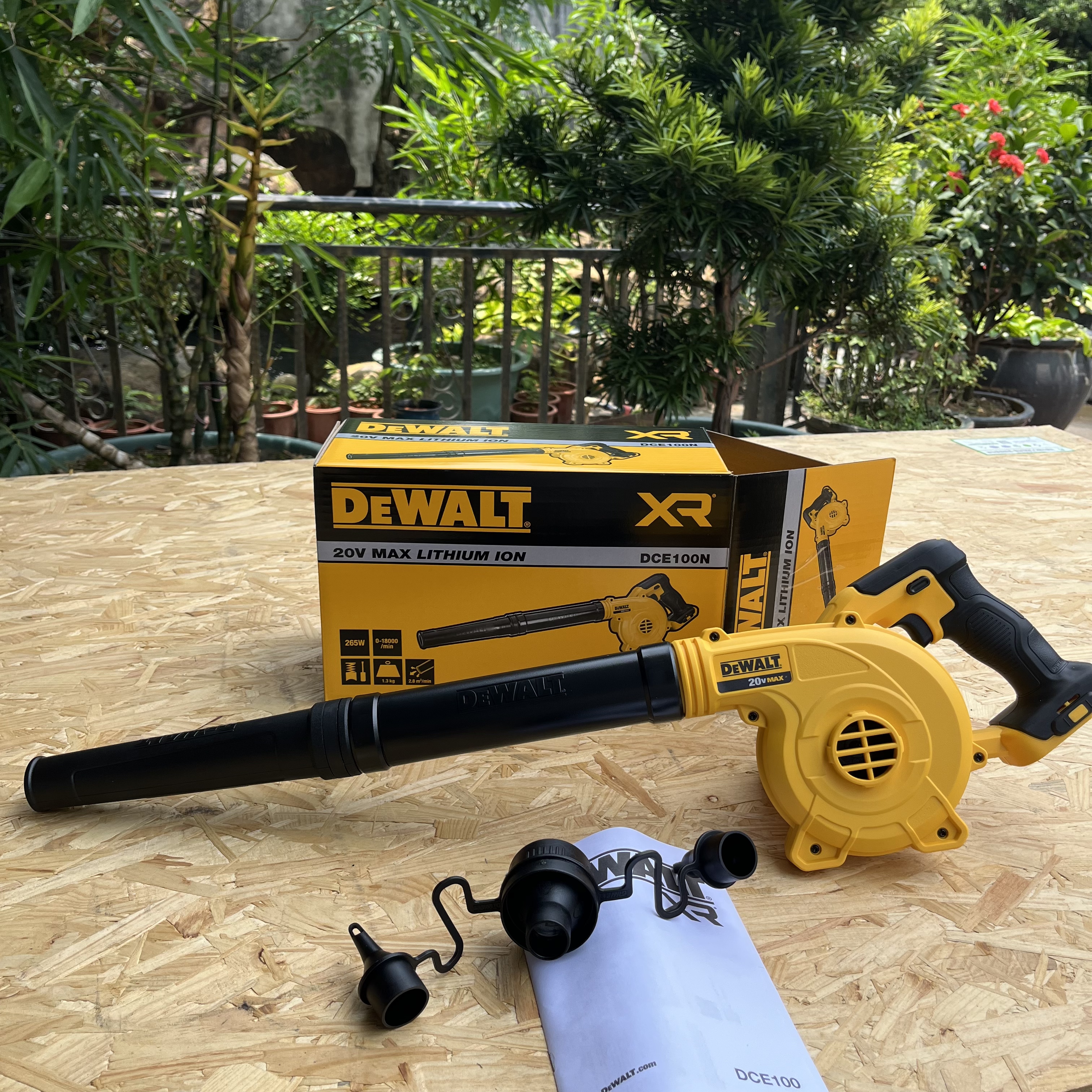 得伟20V锂电DCE100N吹风枪