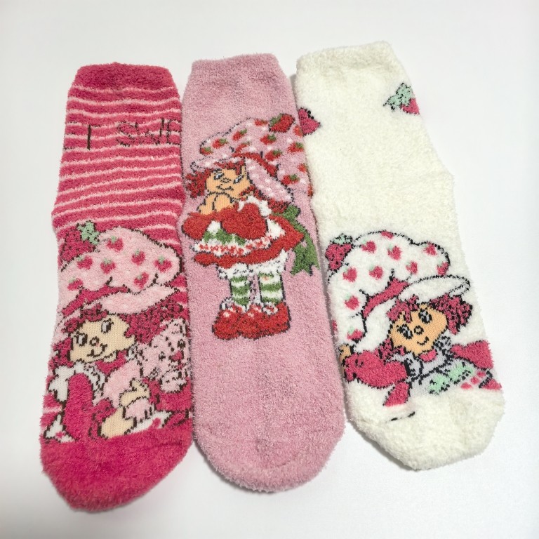 日单 可爱甜美草莓小女孩 毛绒成人袜子 中筒袜