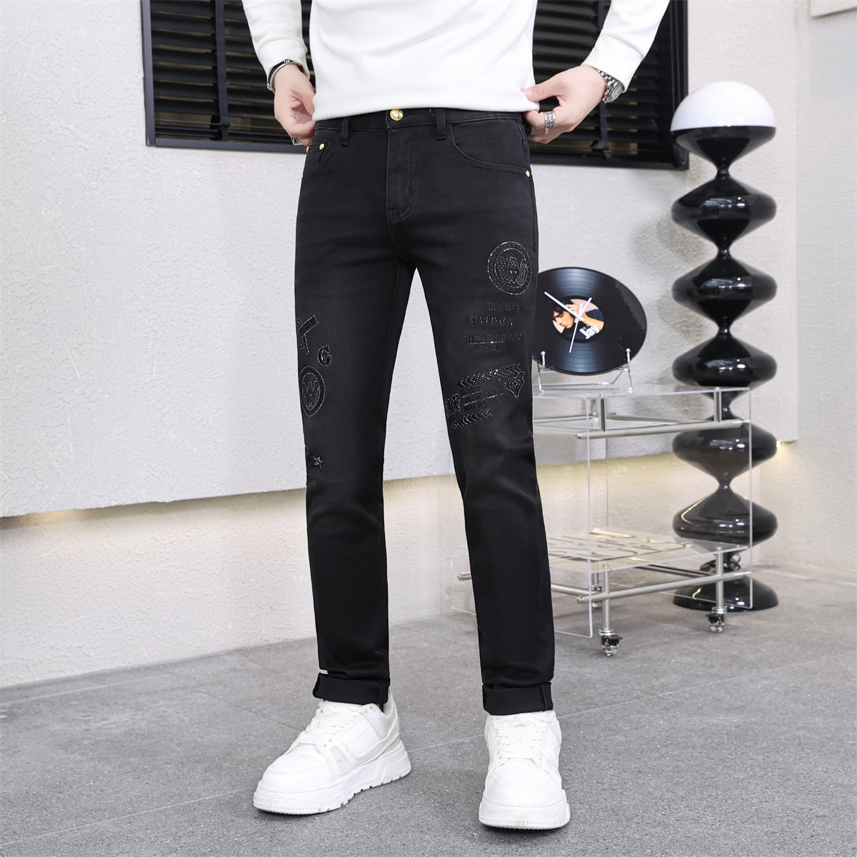 高端黑色烫钻刺绣牛仔裤男款潮牌春秋季修身小直筒潮流休闲长裤子